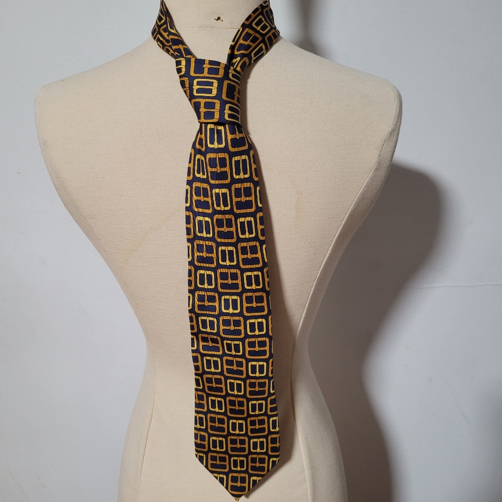 Handsome genuine GUCCI 100% silk tie